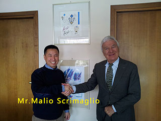 亚平宁酒业董事长和Mr.Malio Scrimaglio 合影